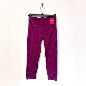 NWT SPANX Garnet Rose Look At Me Now Seamless Cropped Leggings